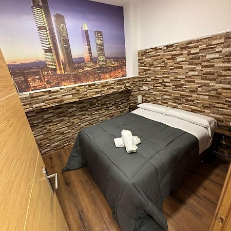 Apartamentos Deluxe Barajas Мадрид Экстерьер фото