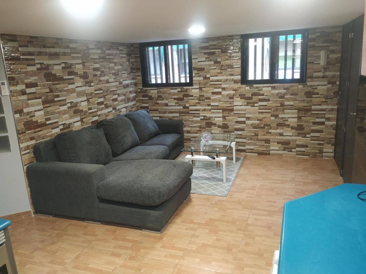 Apartamentos Deluxe Barajas Мадрид Экстерьер фото